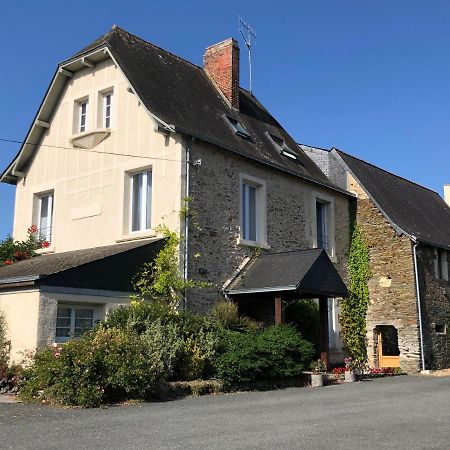 Le Manoir De La Vieille Douve Bed & Breakfast Bourg-d'Ire Ngoại thất bức ảnh