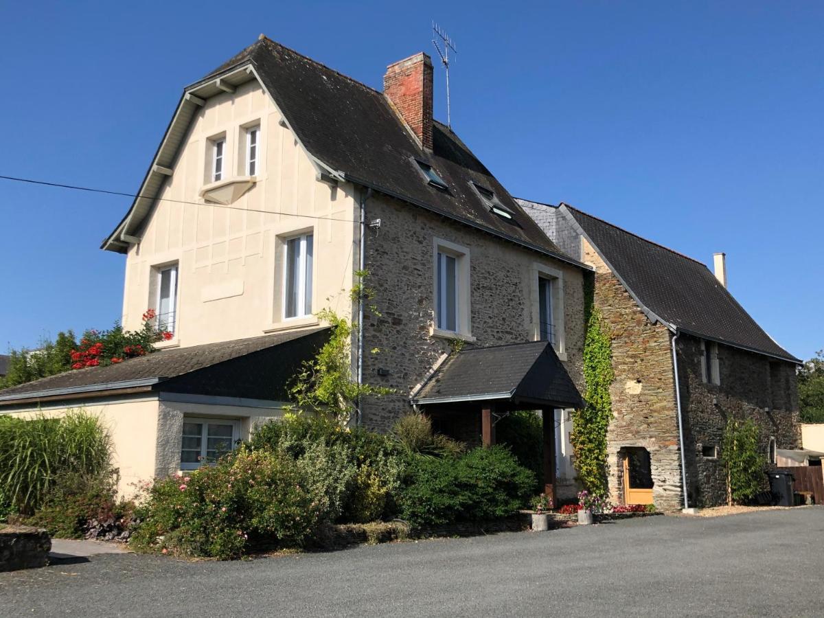 Le Manoir De La Vieille Douve Bed & Breakfast Bourg-d'Ire Ngoại thất bức ảnh