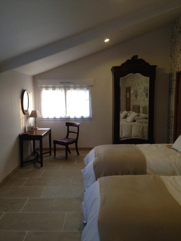 Le Manoir De La Vieille Douve Bed & Breakfast Bourg-d'Ire Phòng bức ảnh