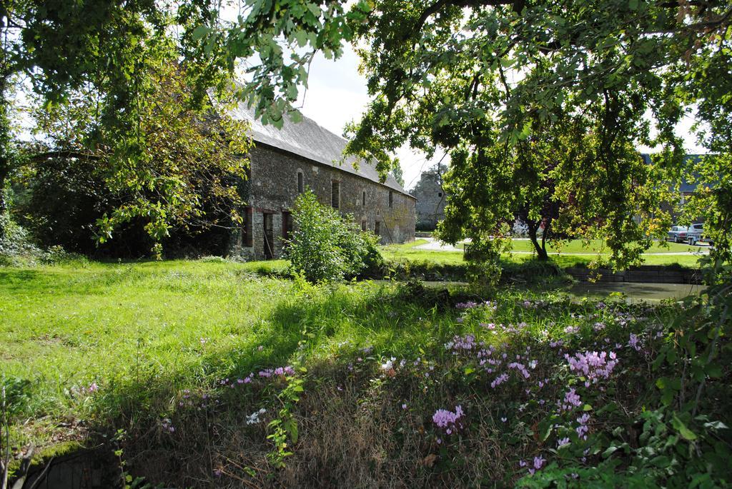 Le Manoir De La Vieille Douve Bed & Breakfast Bourg-d'Ire Ngoại thất bức ảnh
